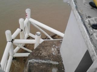 Tiang penyangga jembatan Tembesi